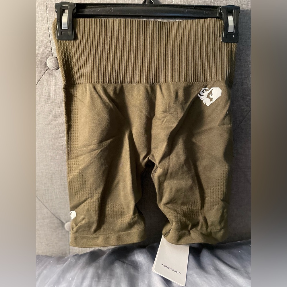 Women’s Best Power Seamless Biker Shorts. NEVER WORN.